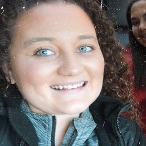 Meet your Posher, Alexis